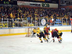 Vsetínské hokejisty přijely na sever Čech podpořit stovky příznivců, Baníkovci problémy nedělali