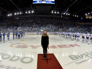 Extraligové finále odstartovalo! Brněnská Kometa zazářila na ledě Tygrů a těsně zvítězila