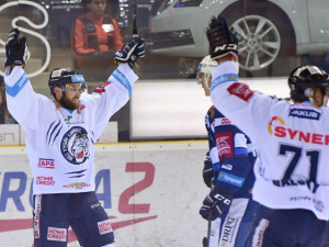 Extraligové finále odstartovalo! Brněnská Kometa zazářila na ledě Tygrů a těsně zvítězila