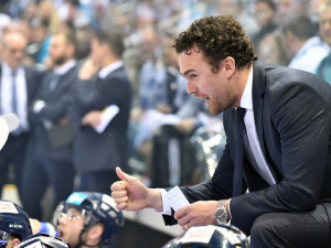 Extraligové finále odstartovalo! Brněnská Kometa zazářila na ledě Tygrů a těsně zvítězila