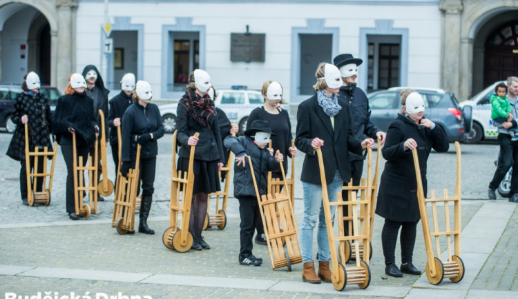 FOTO: Hrkači chodí po centru i letos