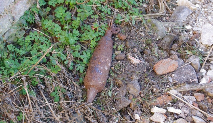 U Čimelic našel detektorář dělostřelecké granáty