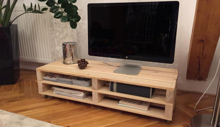 Hotový televizní stolek