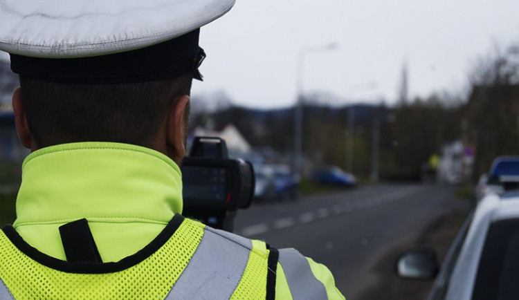 Pospíchat se dnes nevyplatilo. Policisté dnes měřili na více než šedesáti místech