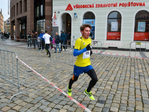 FOTO: V centru Liberce se běžel maraton. Středoškolští běžci se utkali o postup do celostátního finále