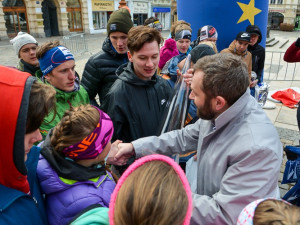Juniorský maraton před radnicí.