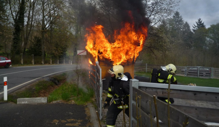 Požár u sychrovského zámku.