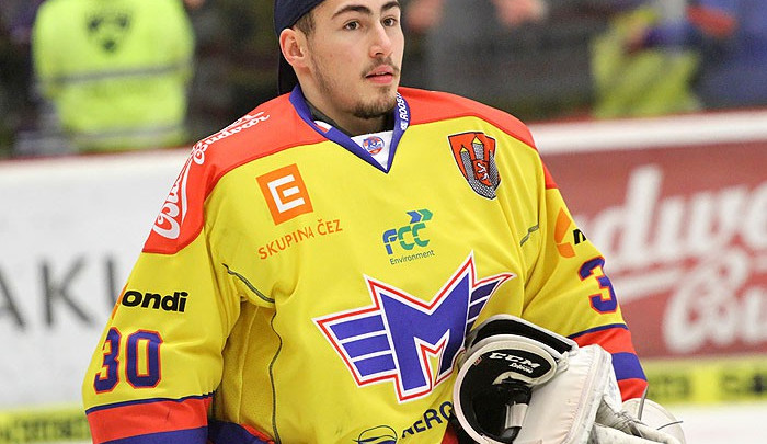 Talentovaný Patera měl krýt na mistrovství záda parťákovi. Okolnosti ho poslaly třikrát do branky a nezklamal