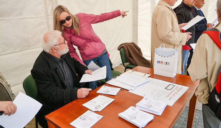 Liberec si připomněl oběti holocaustu, jejich jména četli i kolemjdoucí