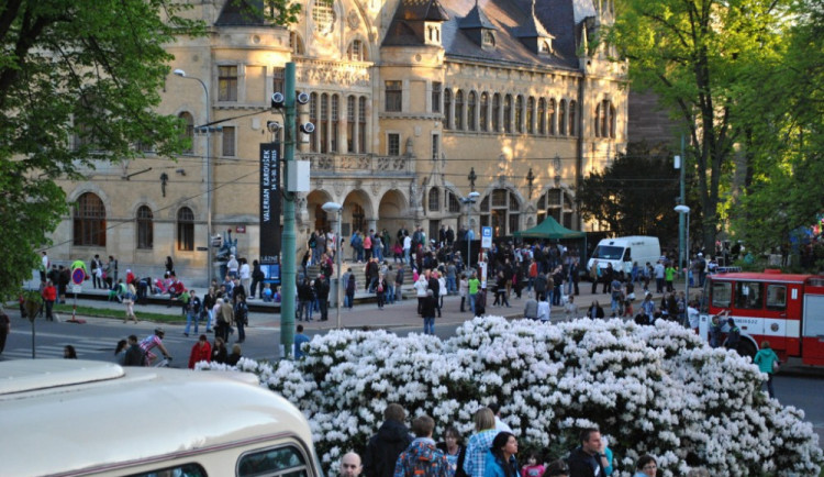 Muzejní noc letos propojí cirkusové téma. Poprvé se zapojí i rodný Porscheho dům