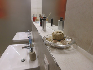 Na okraji Mníšku finišuje výstavba pětadvaceti podzemních domků