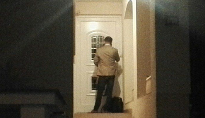 Noční razie u Pelty doma