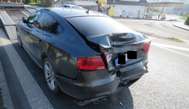 Audi A5 s pochroumaným zadkem