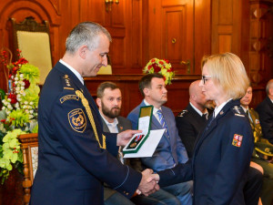 Na radnici ocenili hasiče.