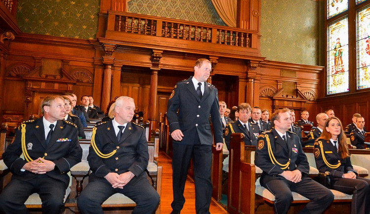 Na radnici ocenili hasiče.