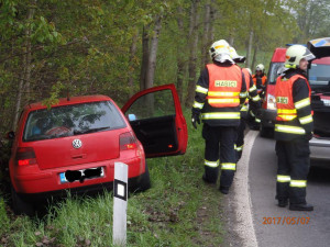 FOTO: V zatáčkách nad Frýdlantem se srazila dvě auta. Záchranáři ošetřili tři lidi