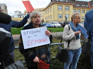 Červené karty u krajského úřadu