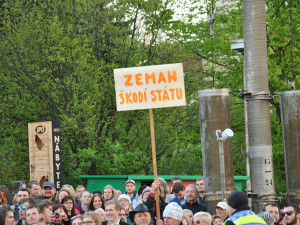 Demonstrace před Imperialem.