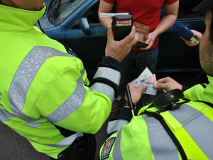 Silně opilý řidič nadýchal při kontrole v Dolní Řasnici skoro tři promile, o řidičák přišel už dříve