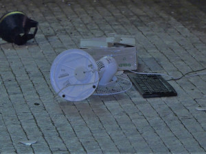 Do liberecké radnice se v noci vloupala opilá žena, vybavení kanceláře vyhazovala na náměstí