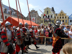 KULTURNÍ PŘEHLED: Ve Vratislavicích o víkendu ožije Zauhlovačka, Frýdlant patří Valdštejnským slavnostem