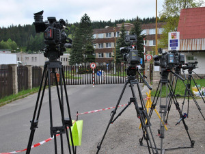 Už třetí den čekají novináři na Kajínka, milost zatím nedorazila