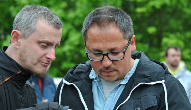 Už třetí den čekají novináři na Kajínka, milost zatím nedorazila