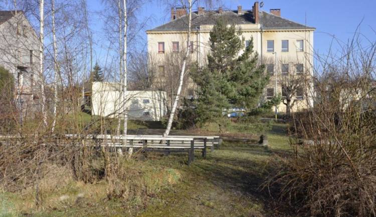 Tady vznikne nové hřiště.