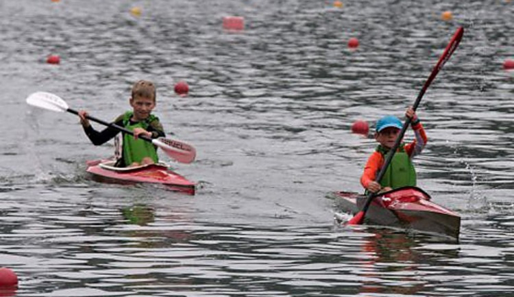 Rychlostní kanoisté ovládnou o víkendu přehradu, jede se Liberecká 500