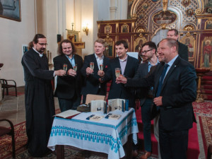 Medaile s Gabčíkem a Kubišem.