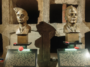 Medaile s Gabčíkem a Kubišem.