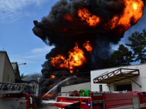 V areálu Severochemy dnes zasahovalo 26 jednotek hasičů, škody půjdou do milionů korun