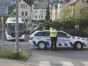 Střet s autem nepřežil motorkář. Policisté hledají svědky tragické nehody