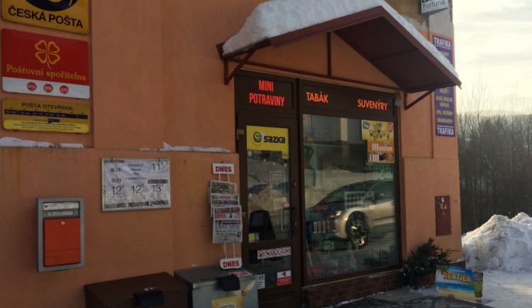 Trafika v Josefově Dole v zimě.