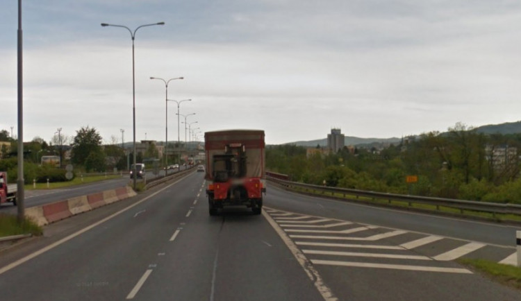 Řidiče čekají další dopravní komplikace. Kvůli rekonstrukci mostu u Babylonu se uzavře jeden směr průtahu