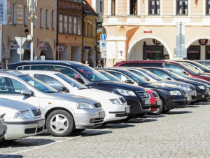 Za parkování v Turnově se bude od června platit kratší dobu