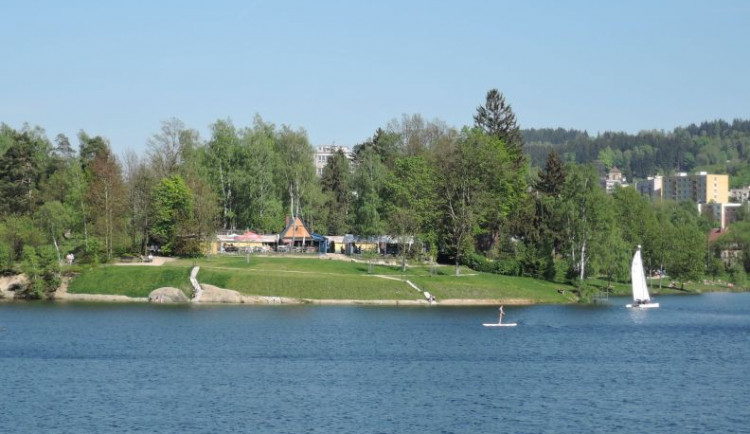 Přehrada v Jablonci.