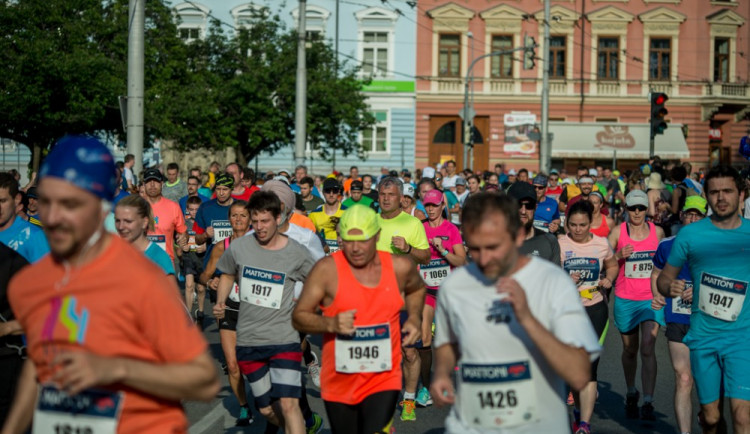 Záchranka ošetřila během půlmaratonu 19 běžců