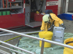 Na finančním úřadě zasahovali hasiči, úředníky vyděsila podezřelá zásilka