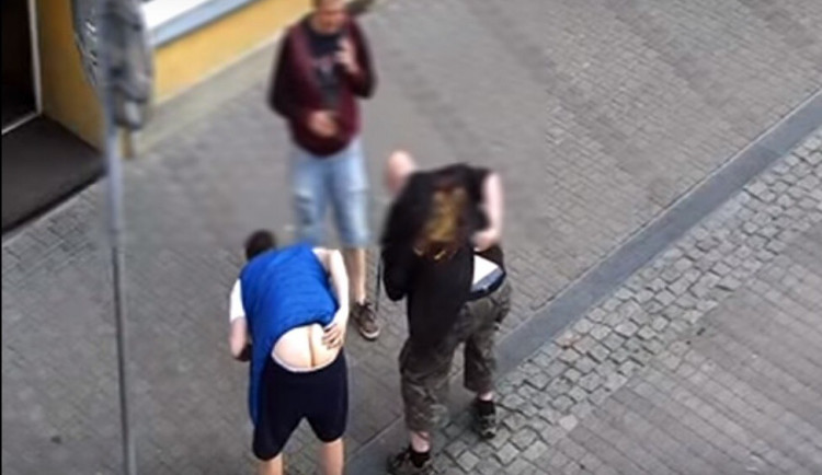 Protest v sedm ráno.