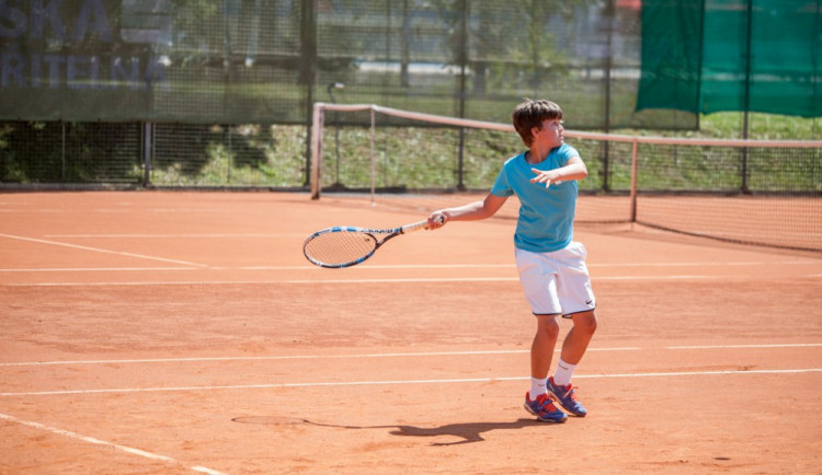 Budějčtí tenisté mají za sebou náročný víkend. Starší žáci útočí na druhé místo