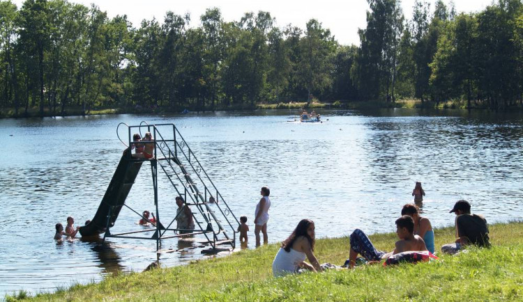 Kam se jít vykoupat? Zhoršenou kvalitu vody mají jen dvě koupaliště v Libereckém kraji