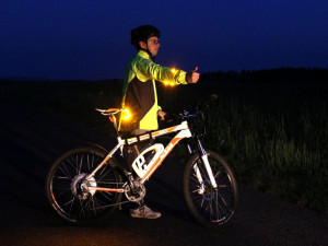Světlo bundy zviditelní cyklistu