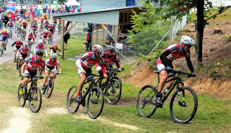 Koukalová a Moravec jsou opět mistry v biatlonu na kolech
