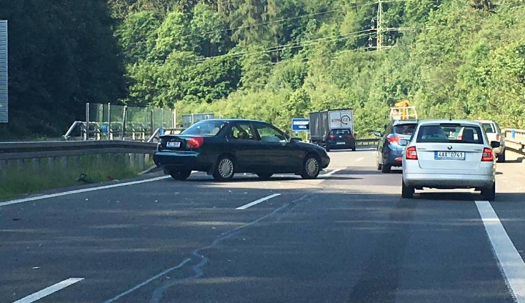 Nehoda na výpadovce z Liberce blokovala hustý ranní provoz, řidiči popojížděli v dlouhé koloně