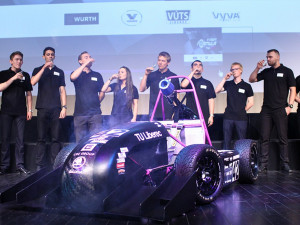 Odhalení se vším všudy. Byly i kouřové a světelné efekty .