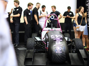 Z dnešní prezentace.