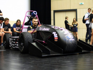 Z dnešní prezentace.