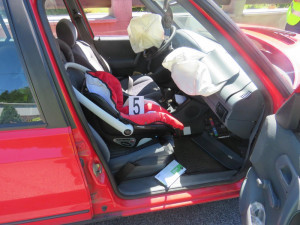 FOTO: Nikdy nevlastnila řidičák, přesto usedla za volant. Havarovala i s miminkem na sedačce spolujezdce