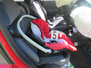 Nikdy nevlastnila řidičák, přesto usedla za volant. Havarovala i s miminkem na sedačce spolujezdce.